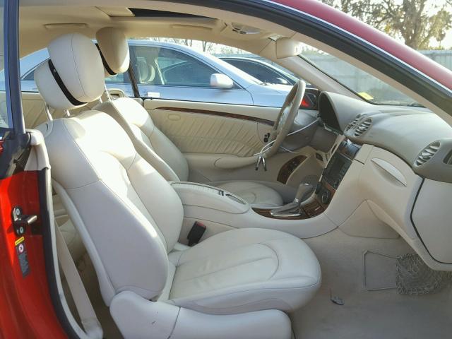 WDBTJ56H18F235440 - 2008 MERCEDES-BENZ CLK 350 RED photo 5