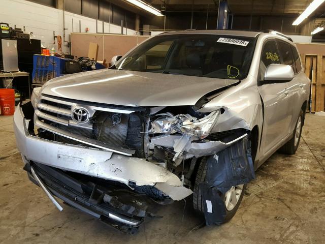 5TDBK3EH0DS216386 - 2013 TOYOTA HIGHLANDER SILVER photo 2