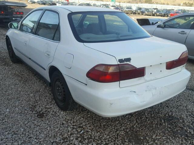 1HGCG5641WA109913 - 1998 HONDA ACCORD LX WHITE photo 3