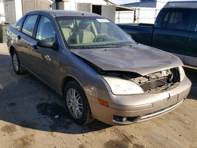 1FAFP34N35W228064 - 2005 FORD FOCUS ZX4 BEIGE photo 1