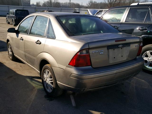 1FAFP34N35W228064 - 2005 FORD FOCUS ZX4 BEIGE photo 3