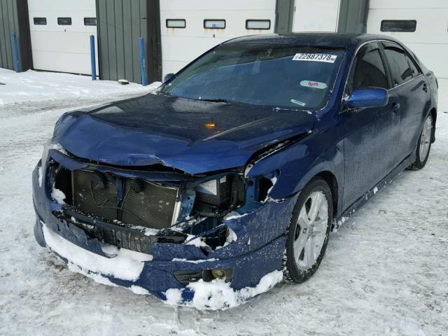 4T1BF3EK1AU557136 - 2010 TOYOTA CAMRY BASE BLUE photo 2