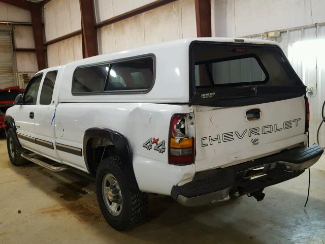 1GCGK29U2YE137305 - 2000 CHEVROLET SILVERADO WHITE photo 3