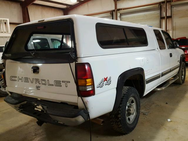 1GCGK29U2YE137305 - 2000 CHEVROLET SILVERADO WHITE photo 4