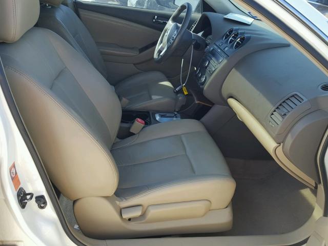 1N4BL21E57C190799 - 2007 NISSAN ALTIMA 3.5 WHITE photo 5