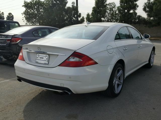 WDDDJ72X48A137049 - 2008 MERCEDES-BENZ CLS 550 WHITE photo 4