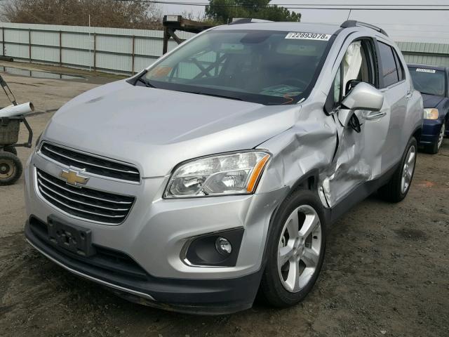 3GNCJNSB0FL164289 - 2015 CHEVROLET TRAX LTZ SILVER photo 2