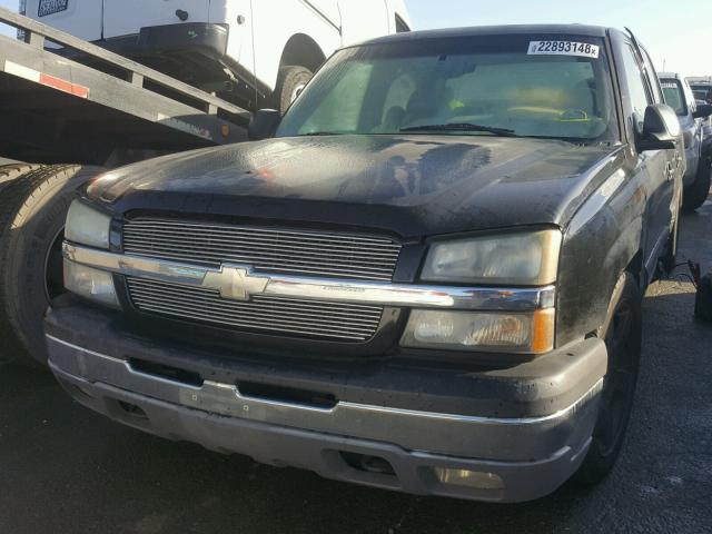 2GCEC13T451228927 - 2005 CHEVROLET SILVERADO BLACK photo 2