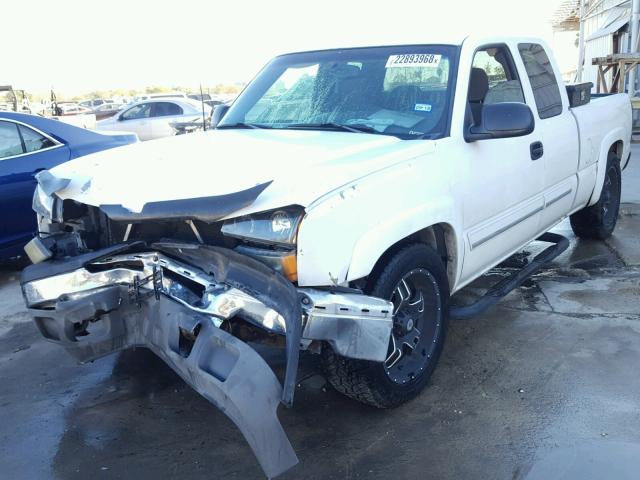 2GCEC19V231223988 - 2003 CHEVROLET SILVERADO WHITE photo 2