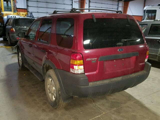 1FMYU93114KB18211 - 2004 FORD ESCAPE XLT RED photo 3