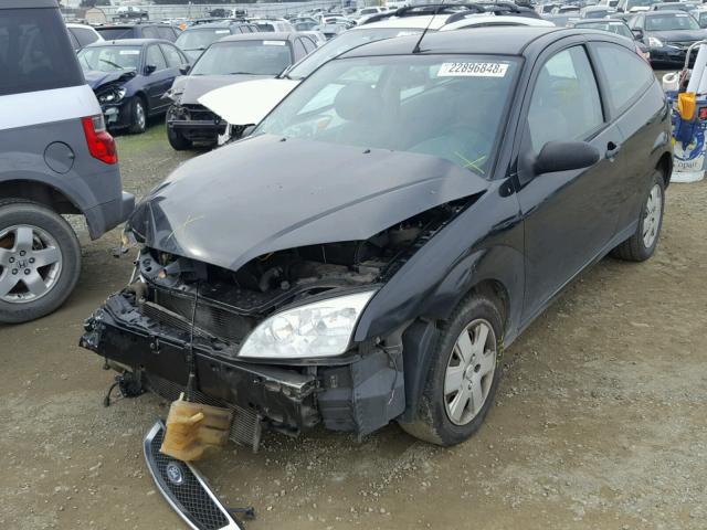 1FAHP31N07W329708 - 2007 FORD FOCUS ZX3 BLACK photo 2