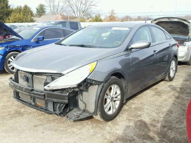 5NPEB4AC6DH601048 - 2013 HYUNDAI SONATA GLS GRAY photo 2