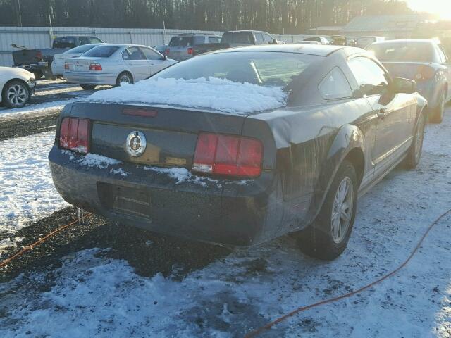 1ZVFT80N475267938 - 2007 FORD MUSTANG BLACK photo 4