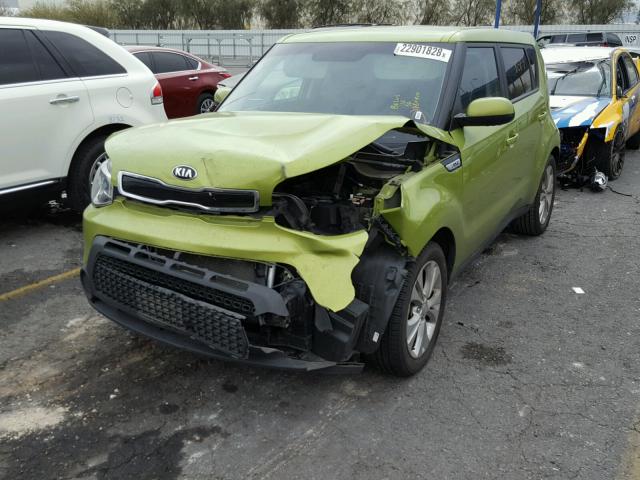 KNDJP3A5XF7780410 - 2015 KIA SOUL + GREEN photo 2