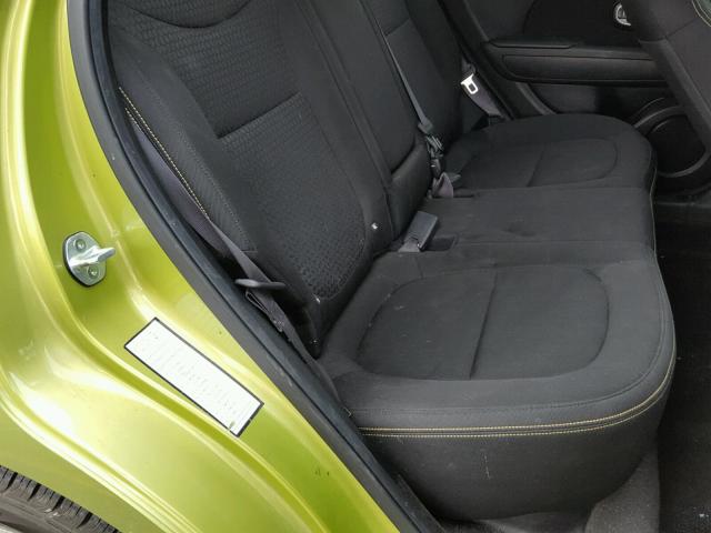 KNDJP3A5XF7780410 - 2015 KIA SOUL + GREEN photo 6