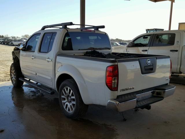 1N6AD0ER3BC409785 - 2011 NISSAN FRONTIER S WHITE photo 3