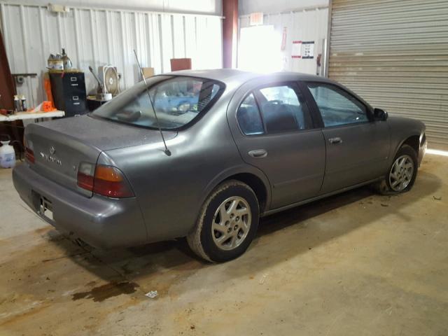 JN1CA21D9TT114687 - 1996 NISSAN MAXIMA GLE GRAY photo 4