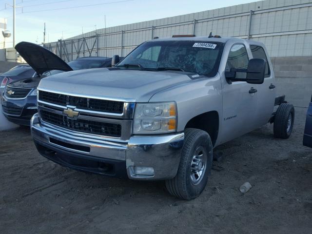 1GCHC33668F132734 - 2008 CHEVROLET SILVERADO GOLD photo 2