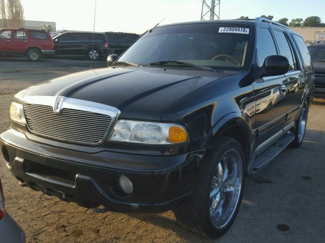 5LMPU28L2XLJ15939 - 1999 LINCOLN NAVIGATOR BLACK photo 2