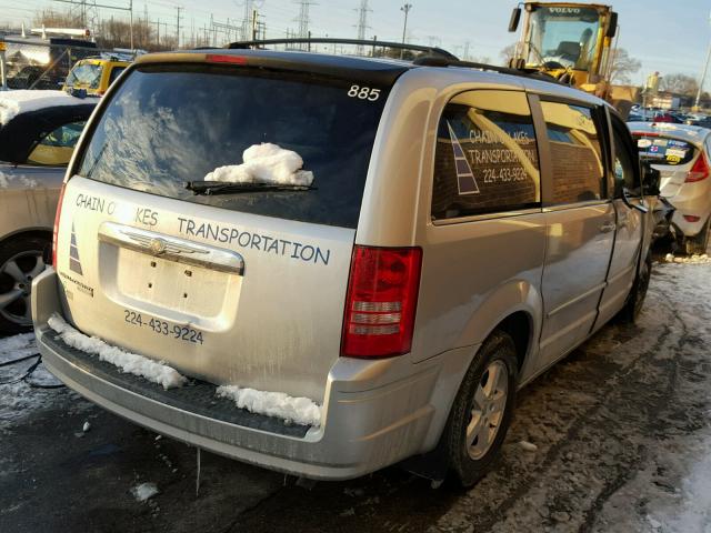 2A8HR54P78R135032 - 2008 CHRYSLER TOWN & COU SILVER photo 4