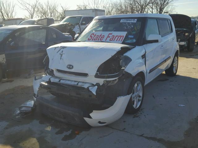 KNDJT2A28B7709633 - 2011 KIA SOUL + WHITE photo 2