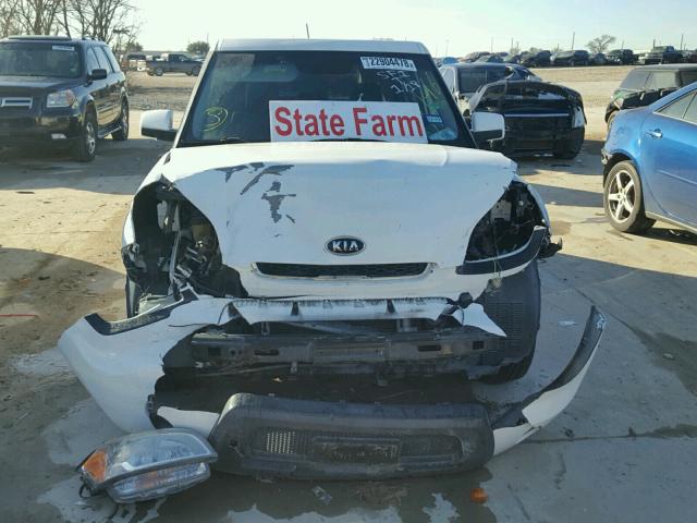 KNDJT2A28B7709633 - 2011 KIA SOUL + WHITE photo 9