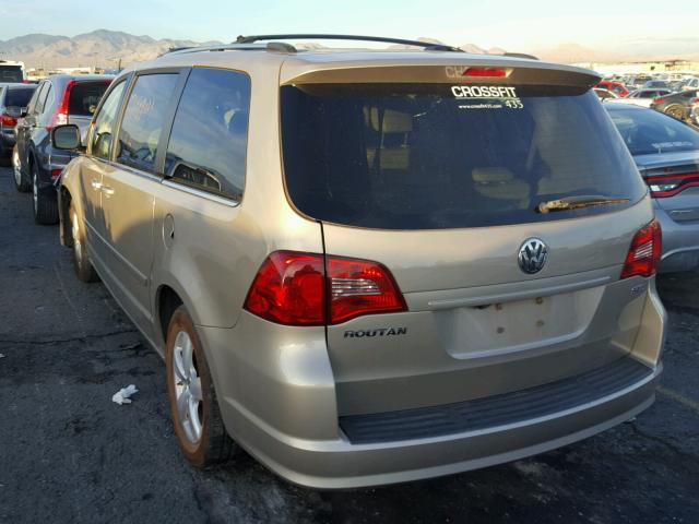 2V8HW64X19R549564 - 2009 VOLKSWAGEN ROUTAN SEL GOLD photo 3