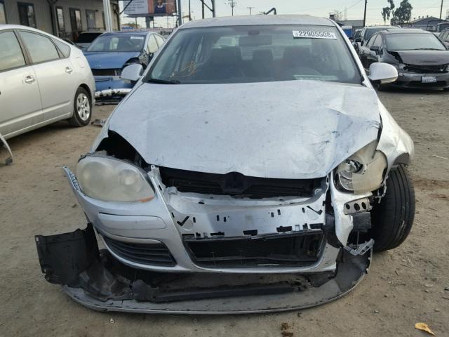 3VWRG71K55M641528 - 2005 VOLKSWAGEN NEW JETTA SILVER photo 9