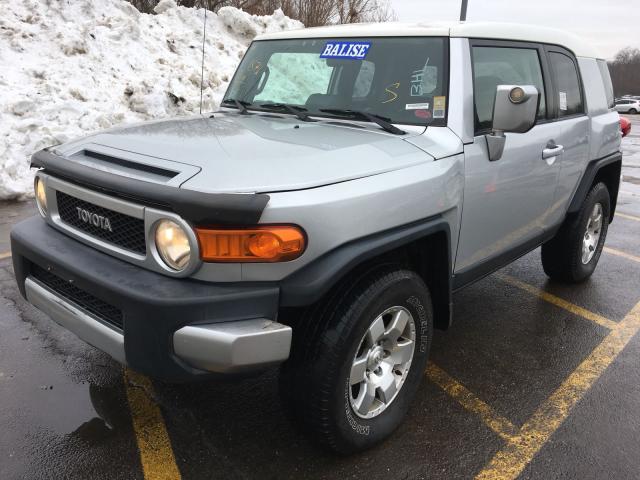 JTEBU11F570040084 - 2007 TOYOTA FJ CRUISER SILVER photo 2