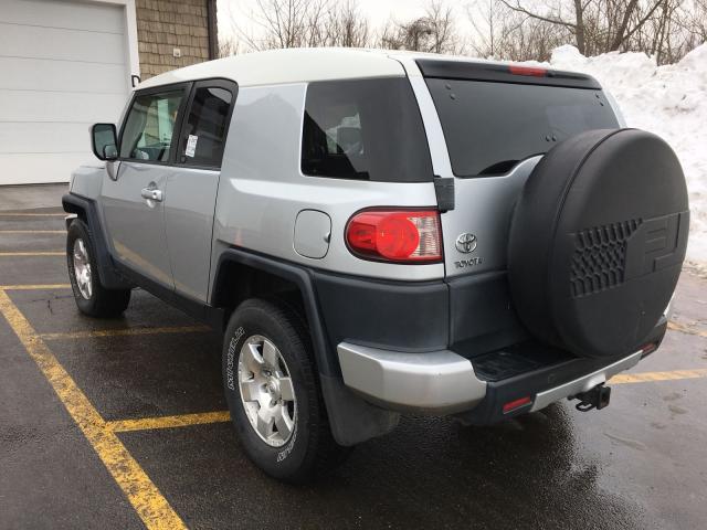 JTEBU11F570040084 - 2007 TOYOTA FJ CRUISER SILVER photo 3