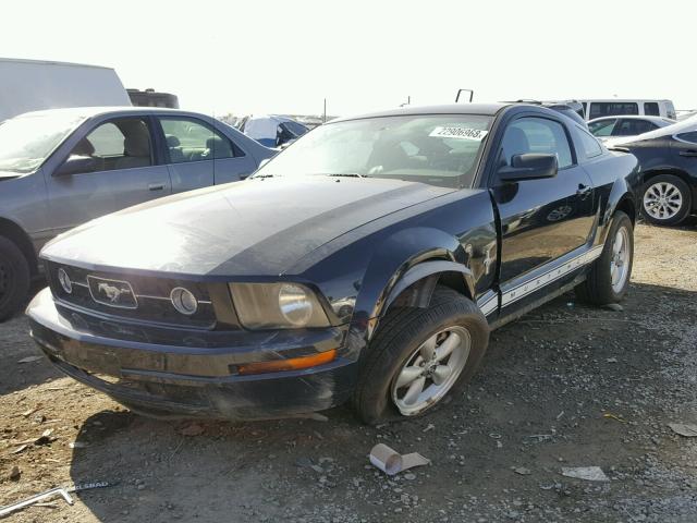1ZVFT80N775203831 - 2007 FORD MUSTANG BLACK photo 2
