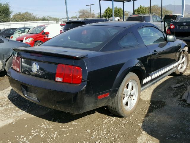 1ZVFT80N775203831 - 2007 FORD MUSTANG BLACK photo 4