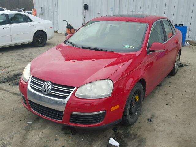 3VWRZ71K68M010768 - 2008 VOLKSWAGEN JETTA SE RED photo 2