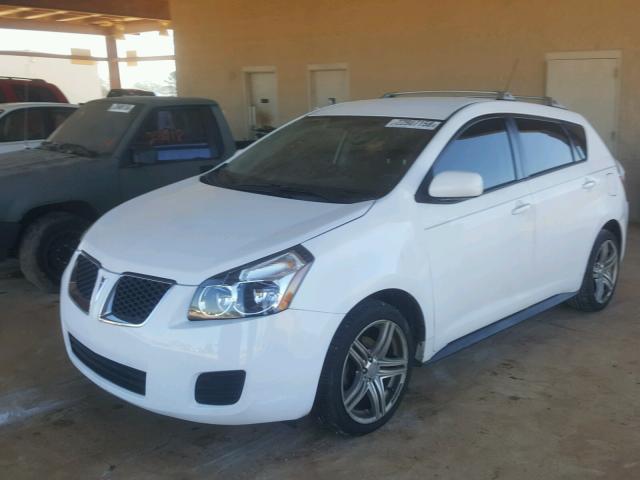 5Y2SP6E81AZ409272 - 2010 PONTIAC VIBE WHITE photo 2