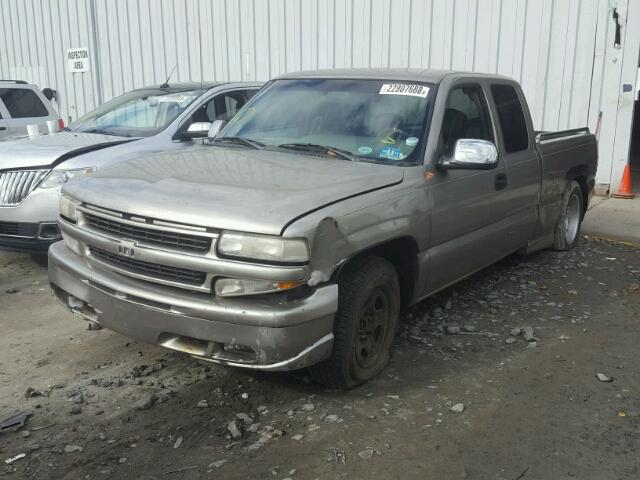 2GCEC19T011247508 - 2001 CHEVROLET SILVERADO BROWN photo 2