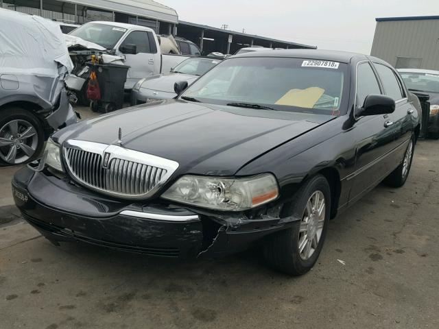 1LNHM81W64Y659843 - 2004 LINCOLN TOWN CAR E BLACK photo 2