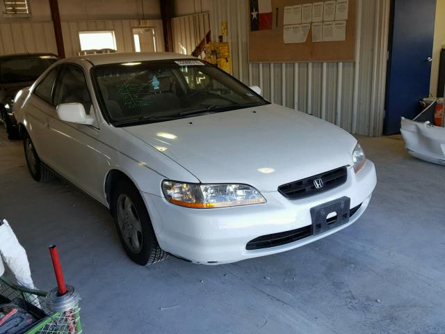 1HGCG3243YA026822 - 2000 HONDA ACCORD LX WHITE photo 1