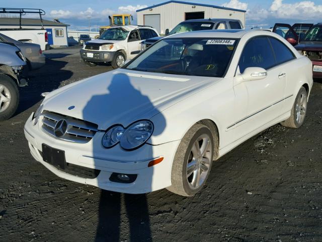 WDBTJ56H68F234722 - 2008 MERCEDES-BENZ CLK 350 WHITE photo 2