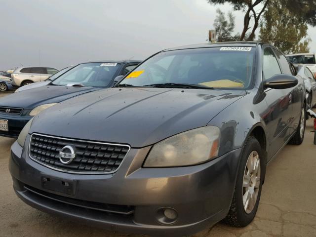 1N4AL11D15C138905 - 2005 NISSAN ALTIMA S GRAY photo 2