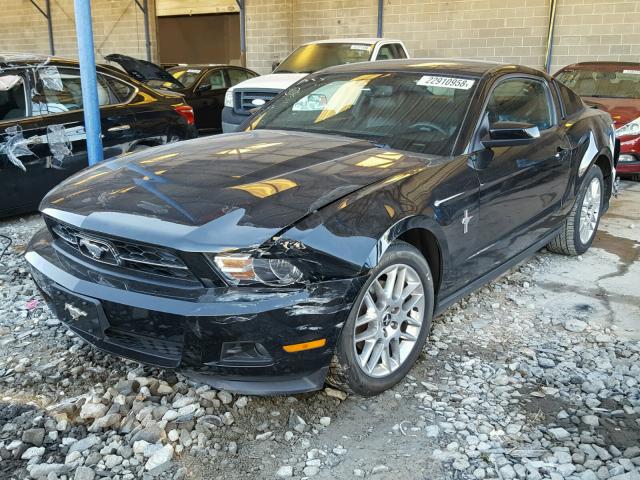 1ZVBP8AM8C5253866 - 2012 FORD MUSTANG BLACK photo 2