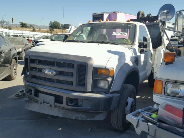 1FDAF56R28EC80195 - 2008 FORD F550 SUPER WHITE photo 2