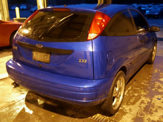 3FAFP31361R236790 - 2001 FORD FOCUS ZX3 BLUE photo 4