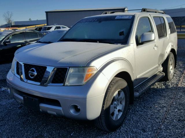 5N1AR18U86C640452 - 2006 NISSAN PATHFINDER SILVER photo 2