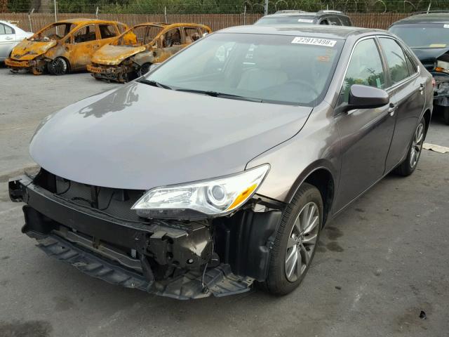 4T4BF1FK8FR473413 - 2015 TOYOTA CAMRY LE GRAY photo 2