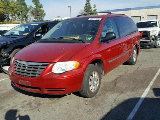 2A4GP54L46R779939 - 2006 CHRYSLER TOWN & COU RED photo 2