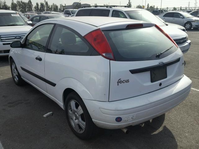 3FAFP31Z83R176289 - 2003 FORD FOCUS ZX3 WHITE photo 3