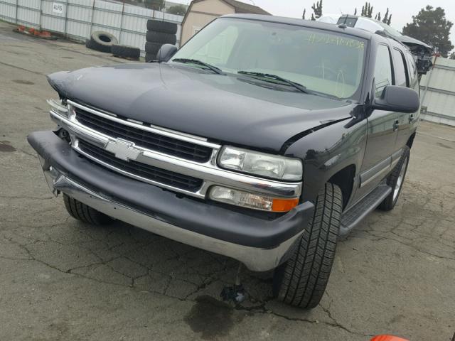 1GNEC13T15R115130 - 2005 CHEVROLET TAHOE C150 BLACK photo 2