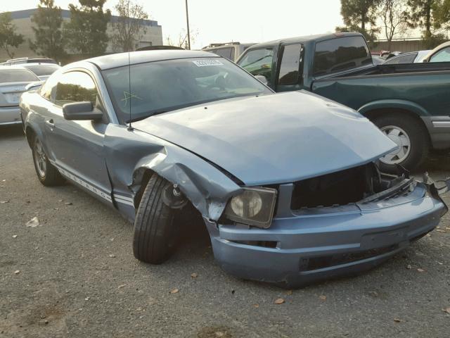 1ZVFT80N455142760 - 2005 FORD MUSTANG BLUE photo 1