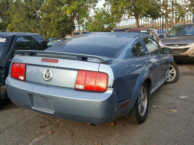 1ZVFT80N455142760 - 2005 FORD MUSTANG BLUE photo 4