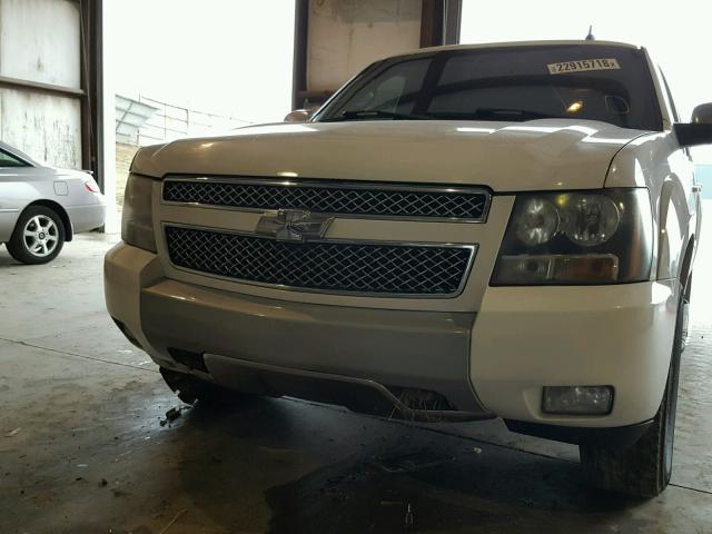 1GNFK13097R383374 - 2007 CHEVROLET TAHOE K150 WHITE photo 9